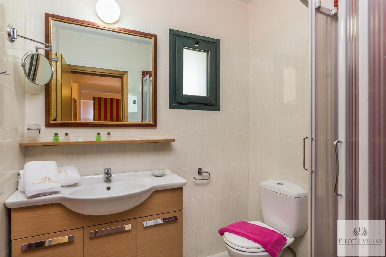 הרסוניסוס Pilot'S Villas Luxury Suites מראה חיצוני תמונה