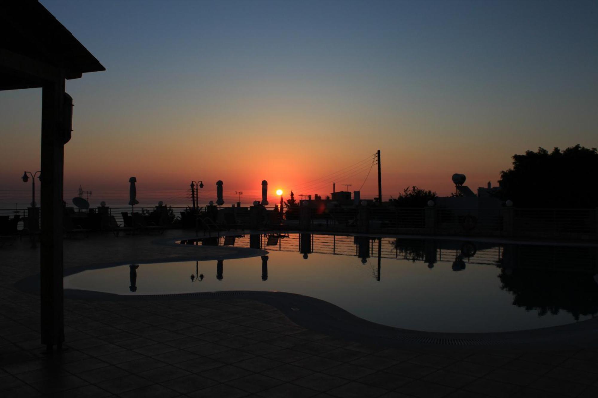 הרסוניסוס Pilot'S Villas Luxury Suites מראה חיצוני תמונה